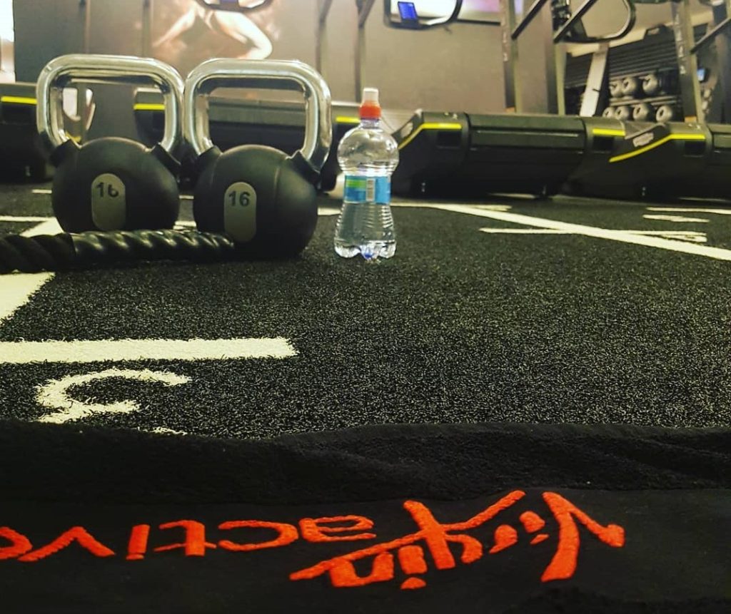 Asciugamano Kettlebell e Acqua Virgin Active Diaz